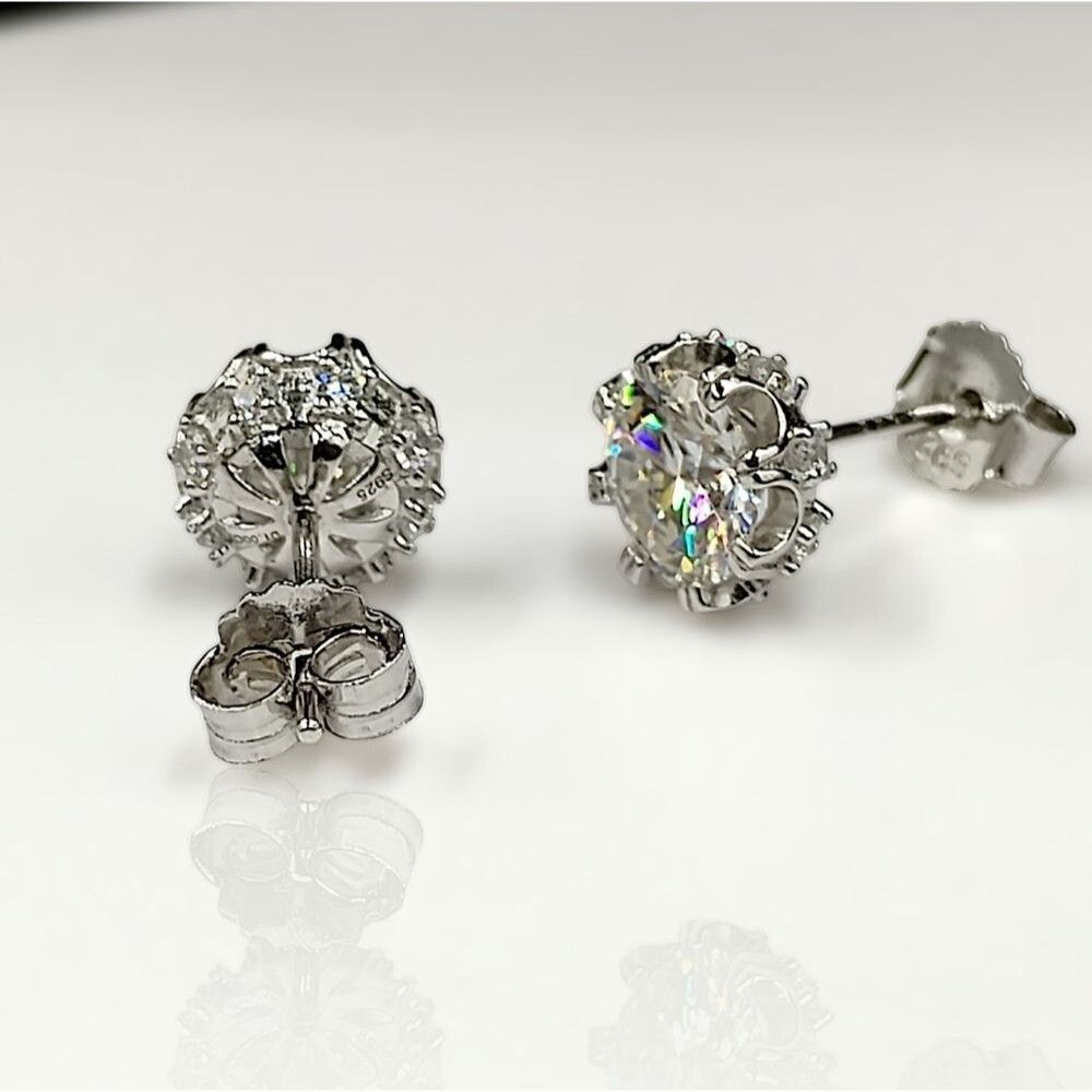 Certified 1.00CT VVS1 Moissanite Diamond Luxury Stud Earrings - Picture 5 of 14